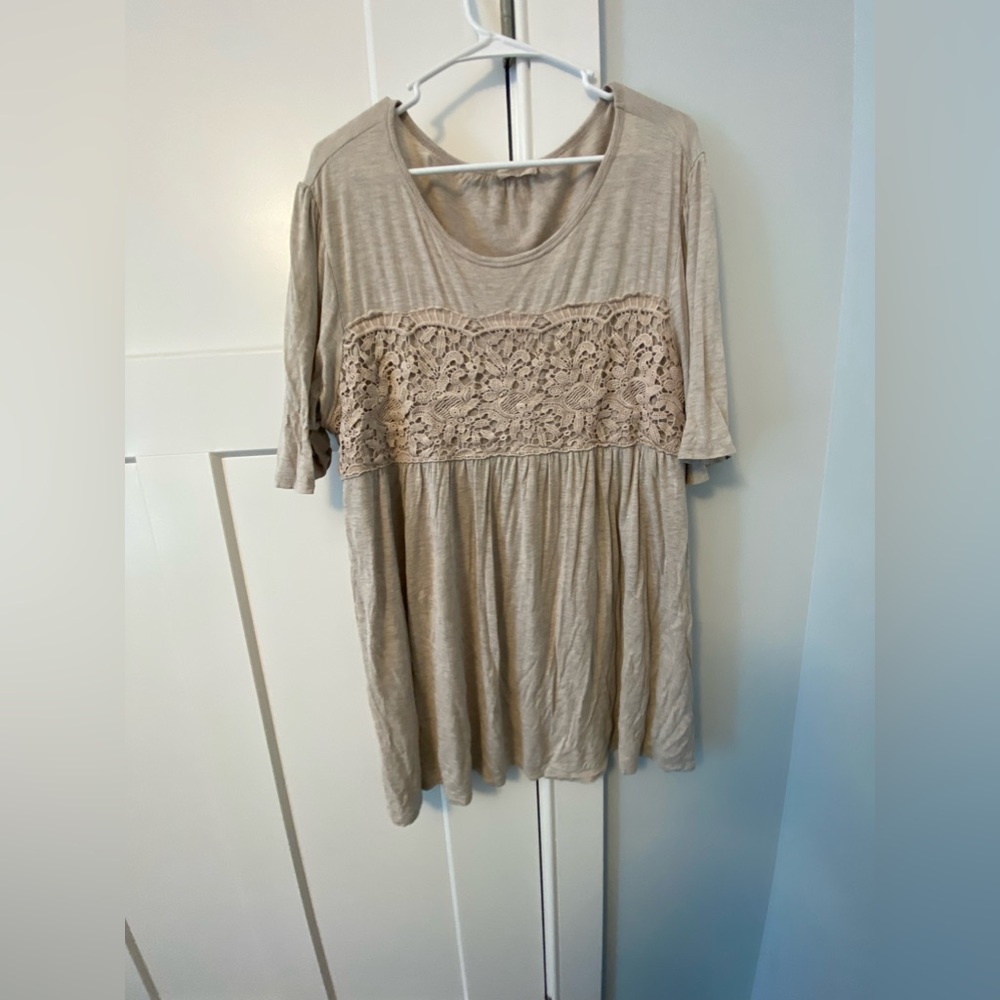 Float top great for jeans or leggings.
